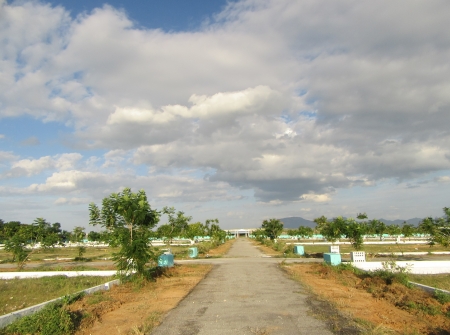 6) 40 fet Wide tar Roads.JPG
